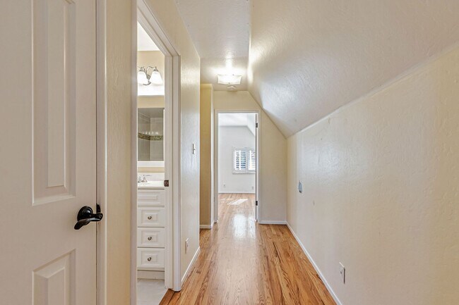 Building Photo - Elegant and Spacious 4Bedroom Sunnyvale Home