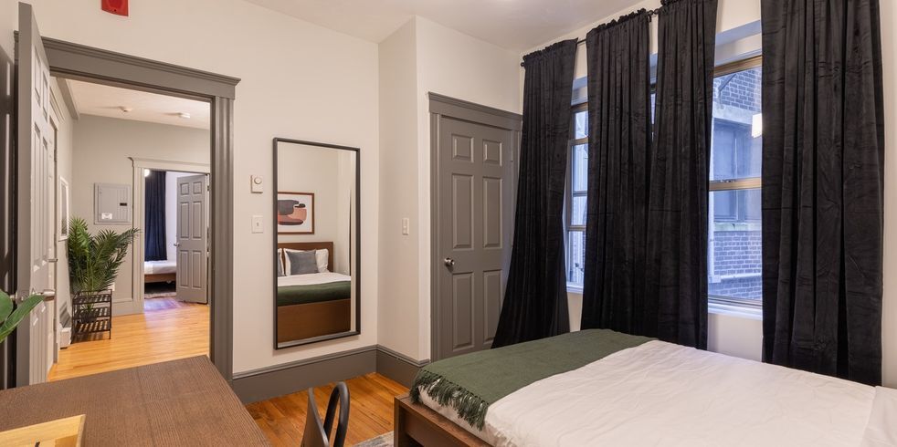 Building Photo - 61 Park Dr