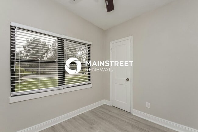 Building Photo - 4 Bedroom Pet-Friendly Home in ORLANDO, FL with Main Street Renewal
