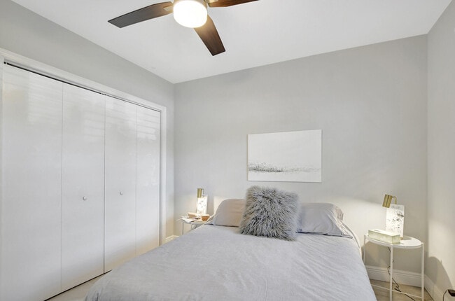 Building Photo - 1300 SW 13th St