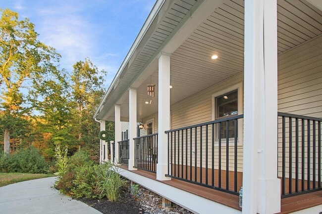 Building Photo - 22 Austin Ln