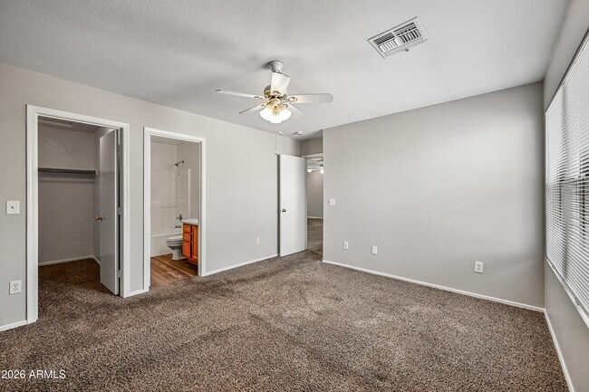 Building Photo - 625 S Heritage Dr