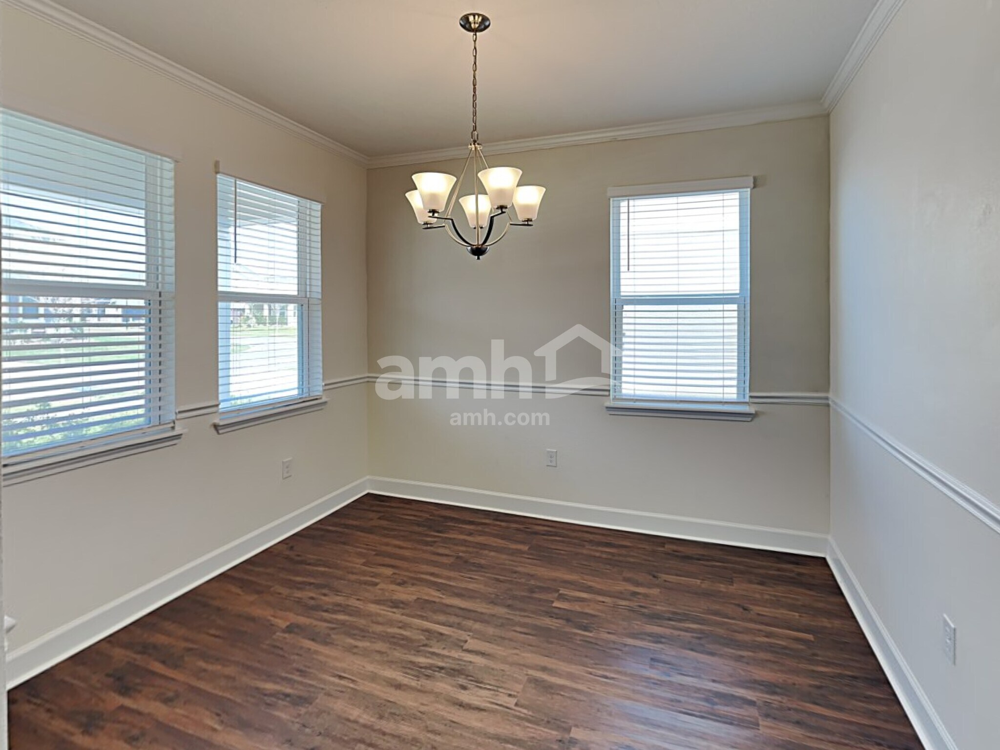 Building Photo - 527 Pine Terrace Dr