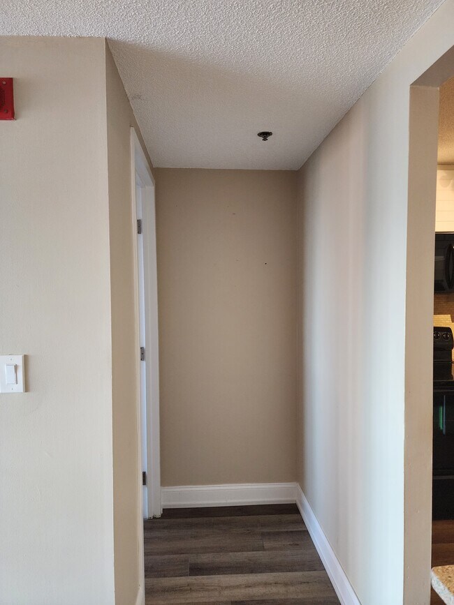 Building Photo - 200 Burkhall St