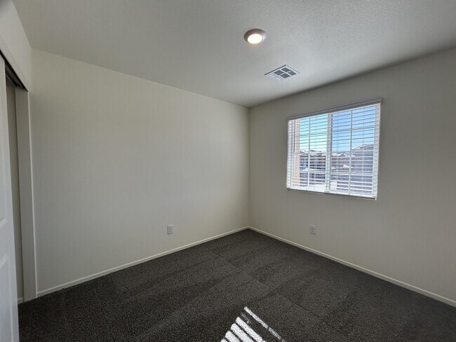 Building Photo - 342 Pacific Sparrow Avenue