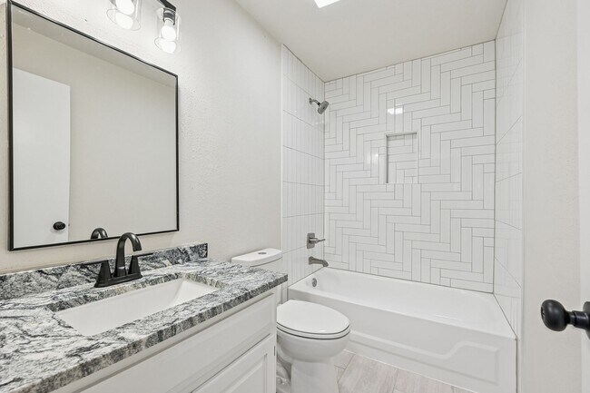 Building Photo - Newly Renovated Broken Arrow Beaut! Available for Immediate Move In!