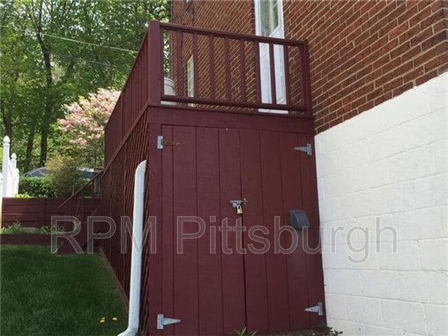 Building Photo - 2108 Lucina Ave