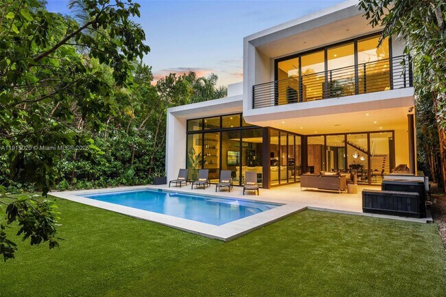 Building Photo - 77 SW 18th Terrace