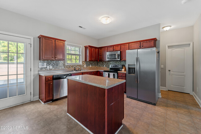 Building Photo - 270 Silver Hills Dr