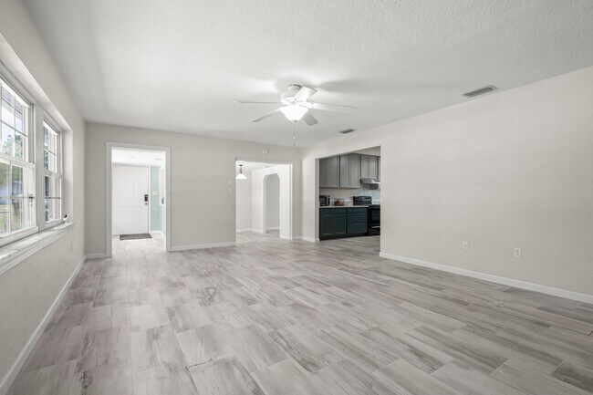 Building Photo - 693 Orange Blossom Dr