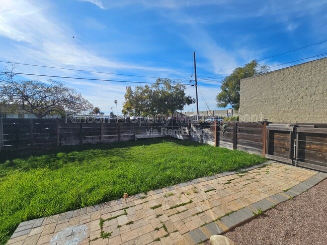 Building Photo - 2810 Sherwin Ave