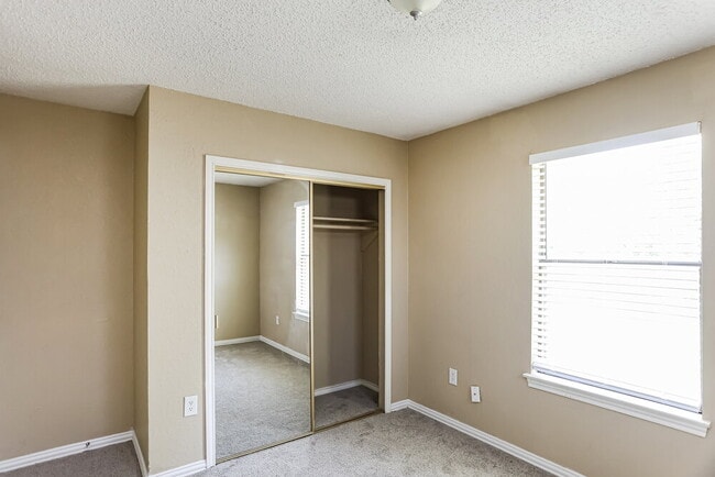 Building Photo - 2206 Brim Ct
