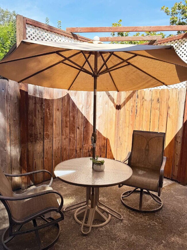 Building Photo - Updated 1-Bedroom Retreat in the Heart of the Springs.