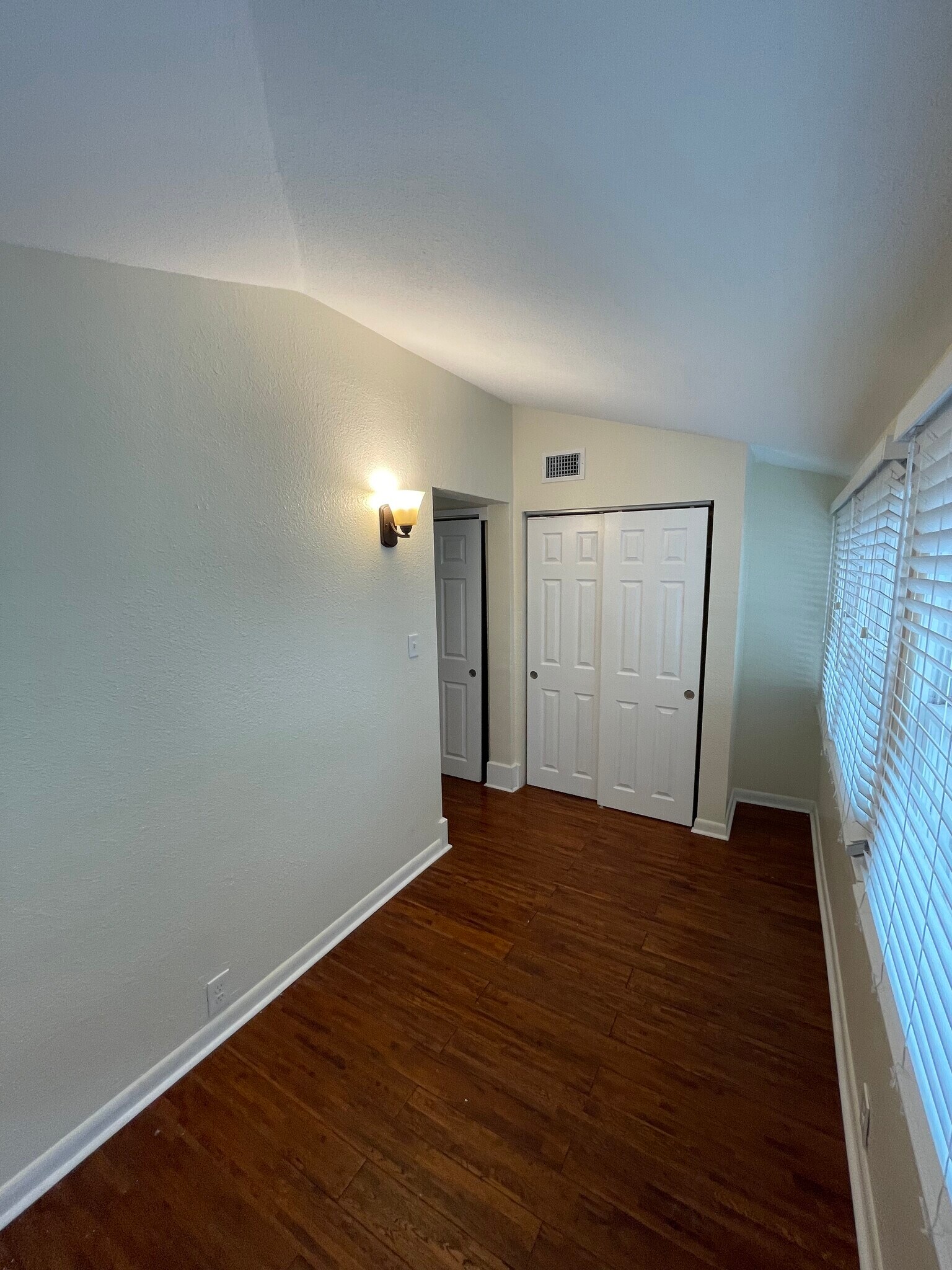 Building Photo - 1032 Granville Ct N