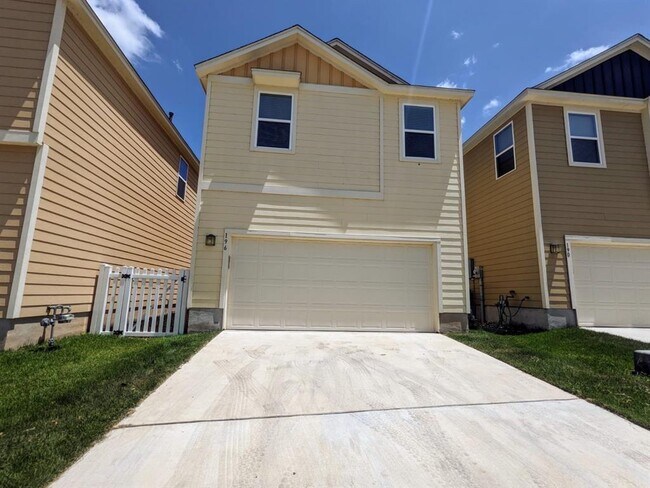 Building Photo - 196 Martha Ln