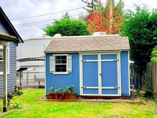 Building Photo - Charming Everett Home with Spacious Backyard, Garage, and Bonus Flex Spaces