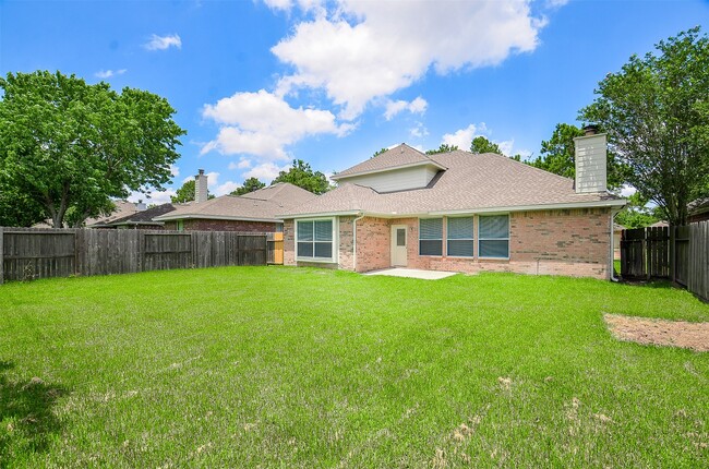 Building Photo - 23751 River Pl Dr