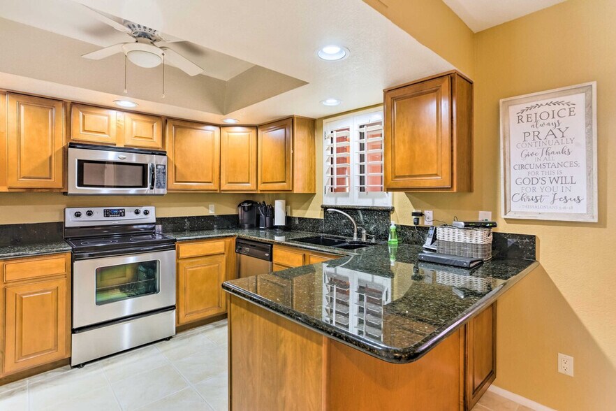 Building Photo - 12212 N Paradise Vlg Pkwy S