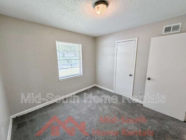 Building Photo - 3191 Parham St