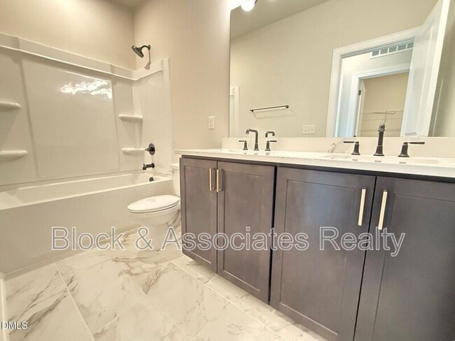 Building Photo - 216 Oak Summit Pl