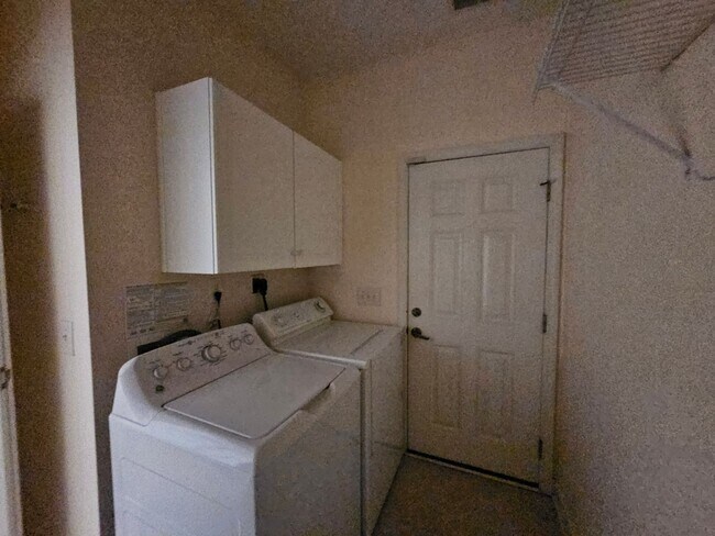 Building Photo - 413 Cypress Dr