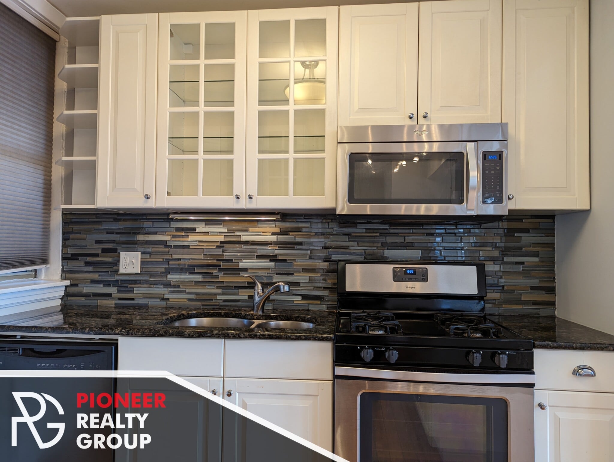 Building Photo - 546 W Surf St