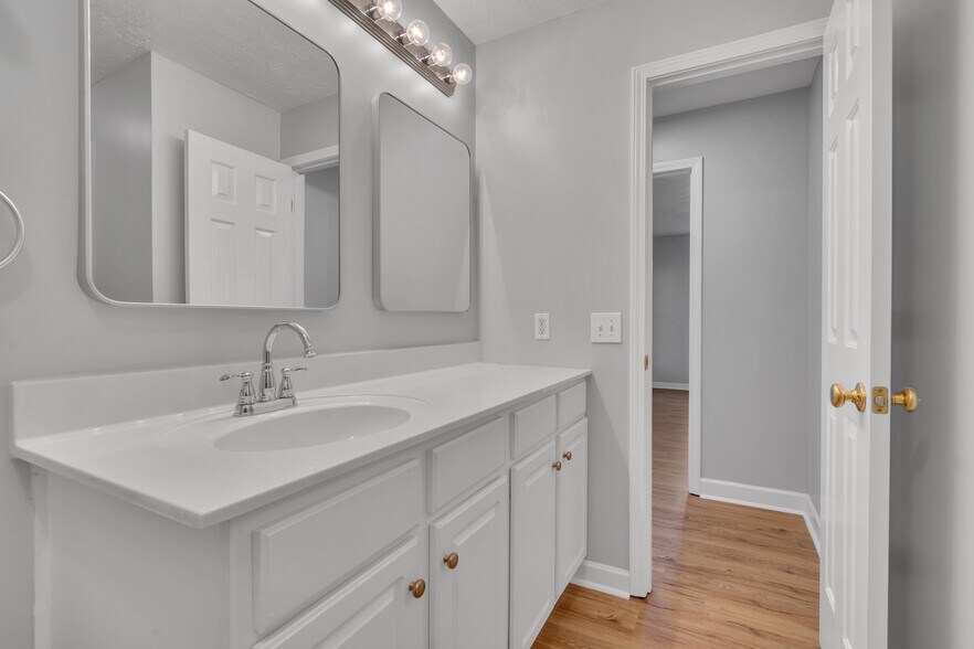 Master Bathroom - 151 N Timber Dr