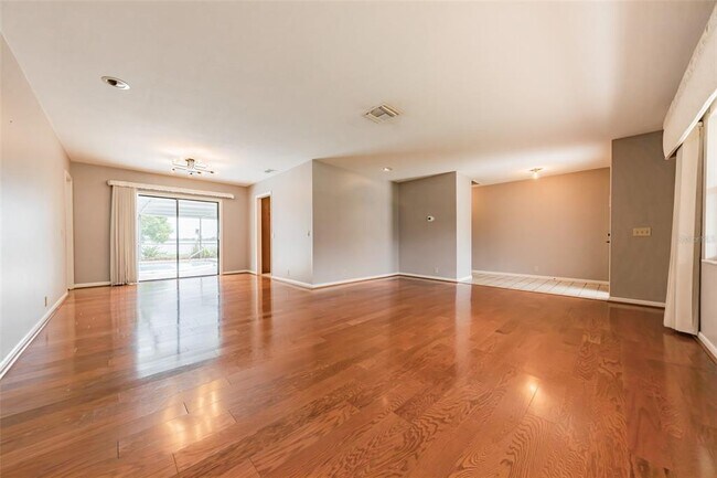Building Photo - 308 Hernando Rd