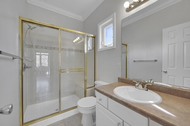 Building Photo - $3,150.00 - 2 Beds, 2.5 Baths, Apartment i...