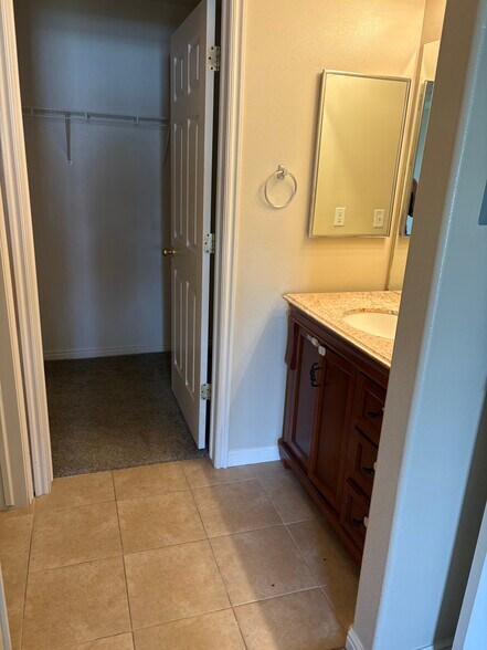 Master vanity - 2093 N Morning Star Dr