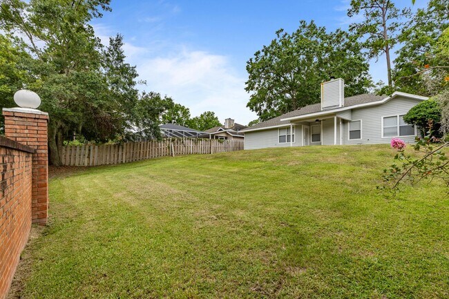 Building Photo - 3 Bedroom, 2 Bath Home in Broadmoor