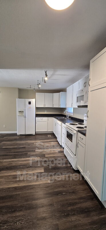 Building Photo - 2801 Sandarac Ln