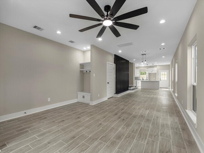 Building Photo - 7802 Queen St