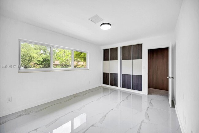 Building Photo - 12525 SW 68th Ct