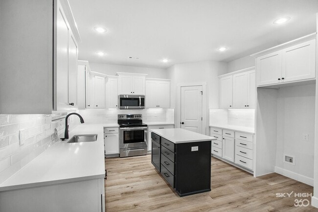 Building Photo - 187 W Main St