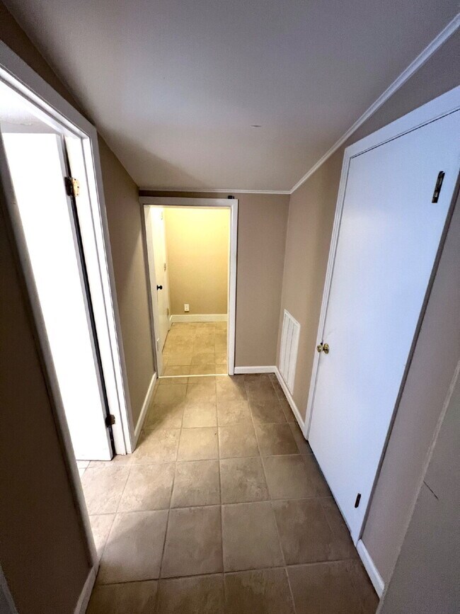 Building Photo - 680 Arms Dr