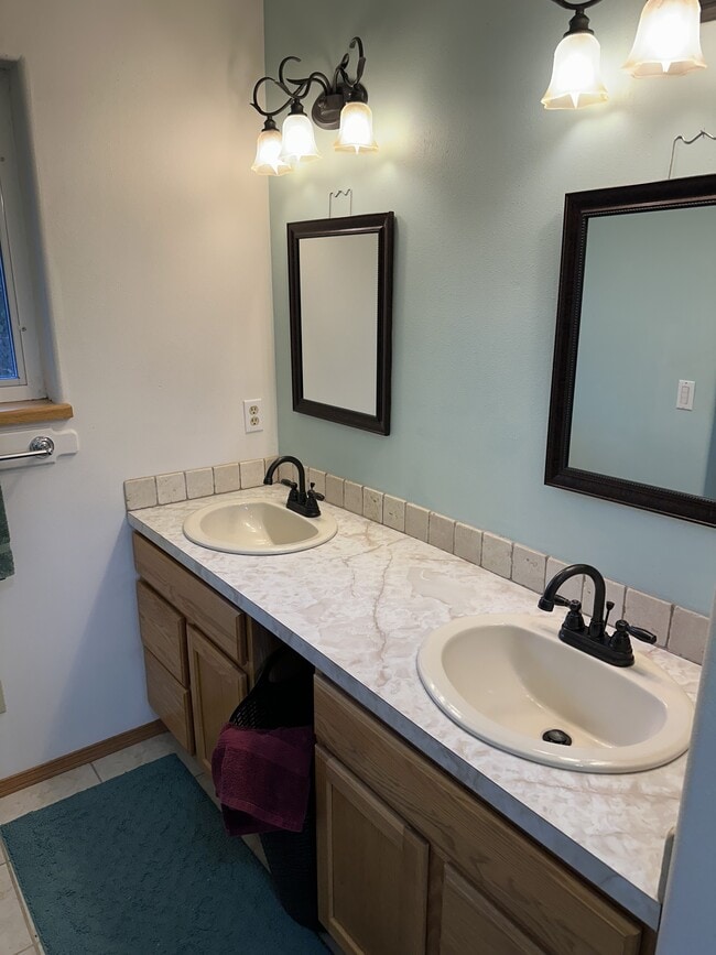 Building Photo - 2340 East End Rd