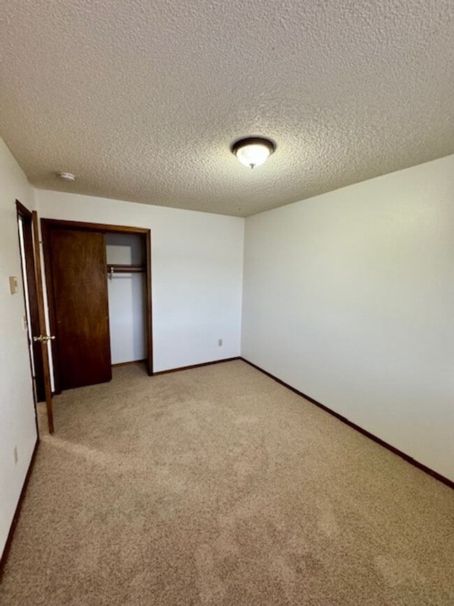 Building Photo - 1605 W Koch St