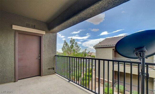 Building Photo - 6868 Sky Pointe Dr