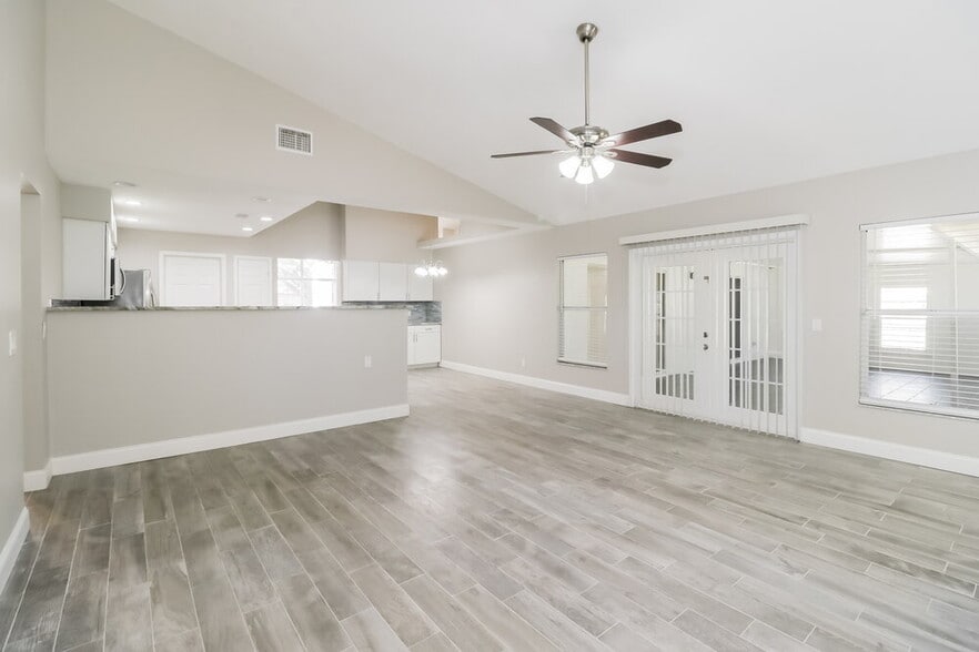 Building Photo - 10324 Ashley Oaks Dr