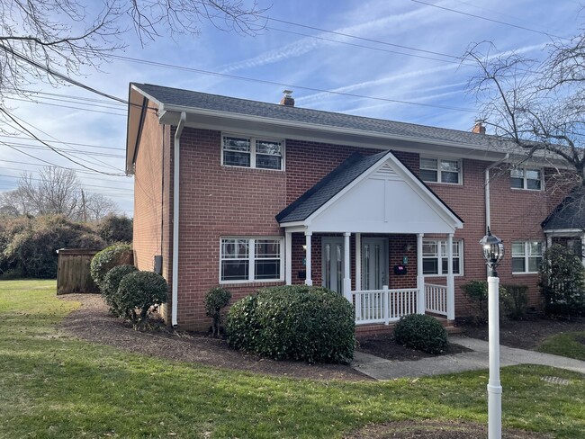 Building Photo - 3109 N Parham Rd