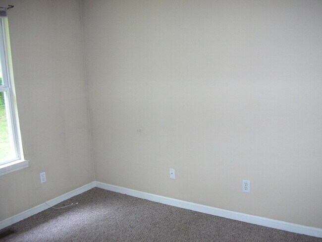Building Photo - 4490 Woodstone Dr