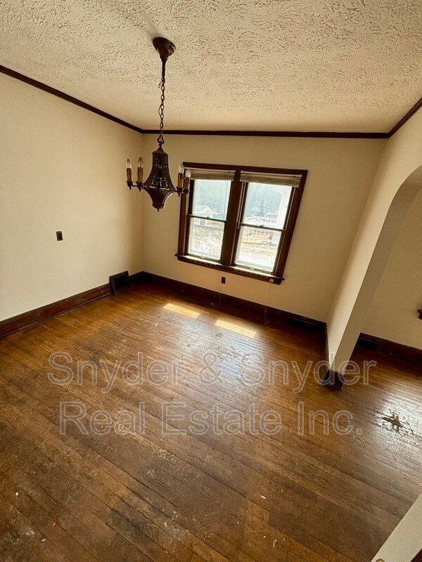 Building Photo - 689 Schiller Ave