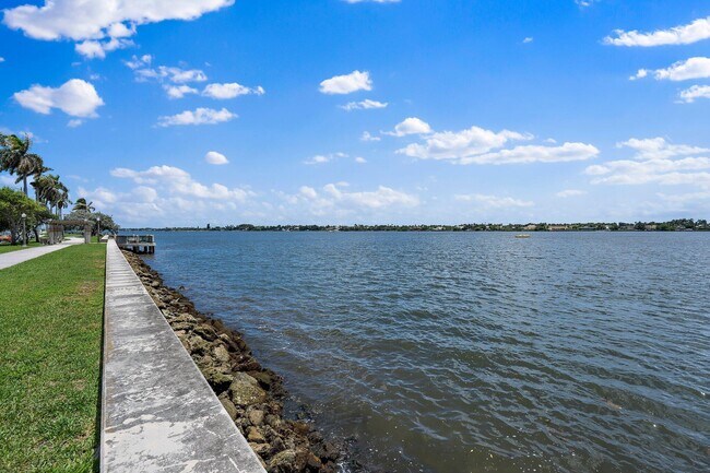 Building Photo - 1803 N Flagler Dr