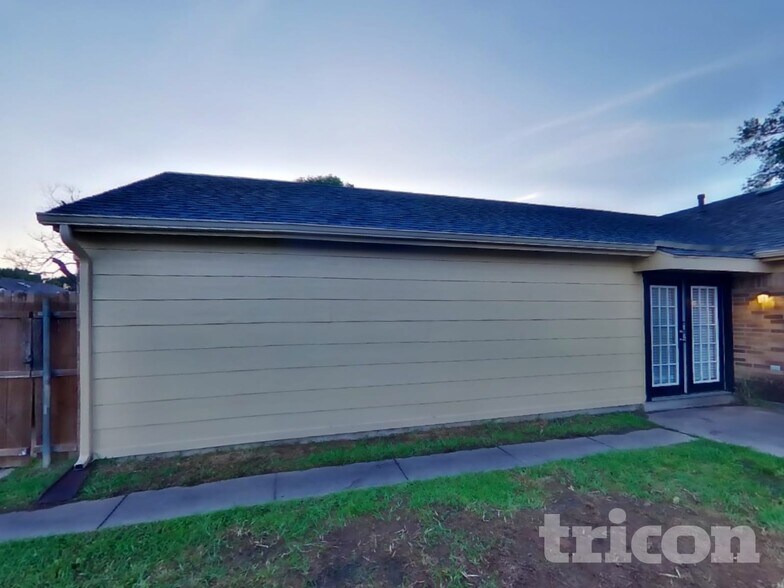 Building Photo - 300 Ripplewood Dr