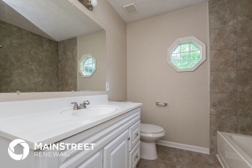 Building Photo - 8693 Collins Dr