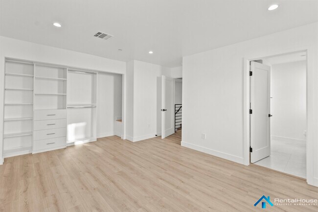 Building Photo - 2821-2822 Avenel St