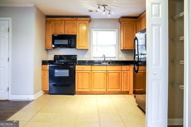 Building Photo - 302 Wren Cir