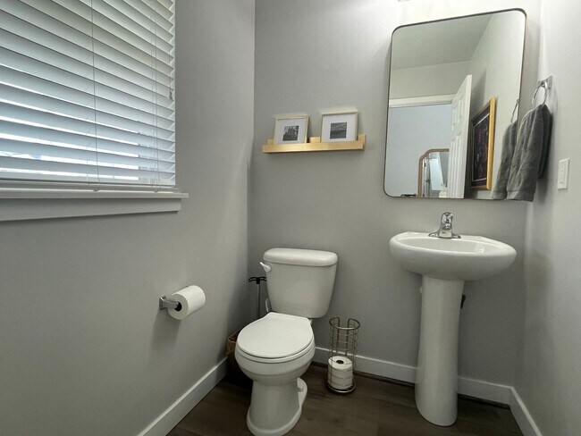Building Photo - Great Home Now Available!