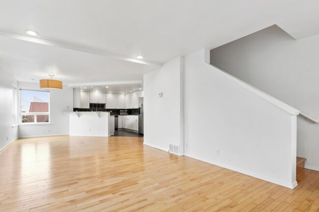 Building Photo - 3633 22nd Ave W